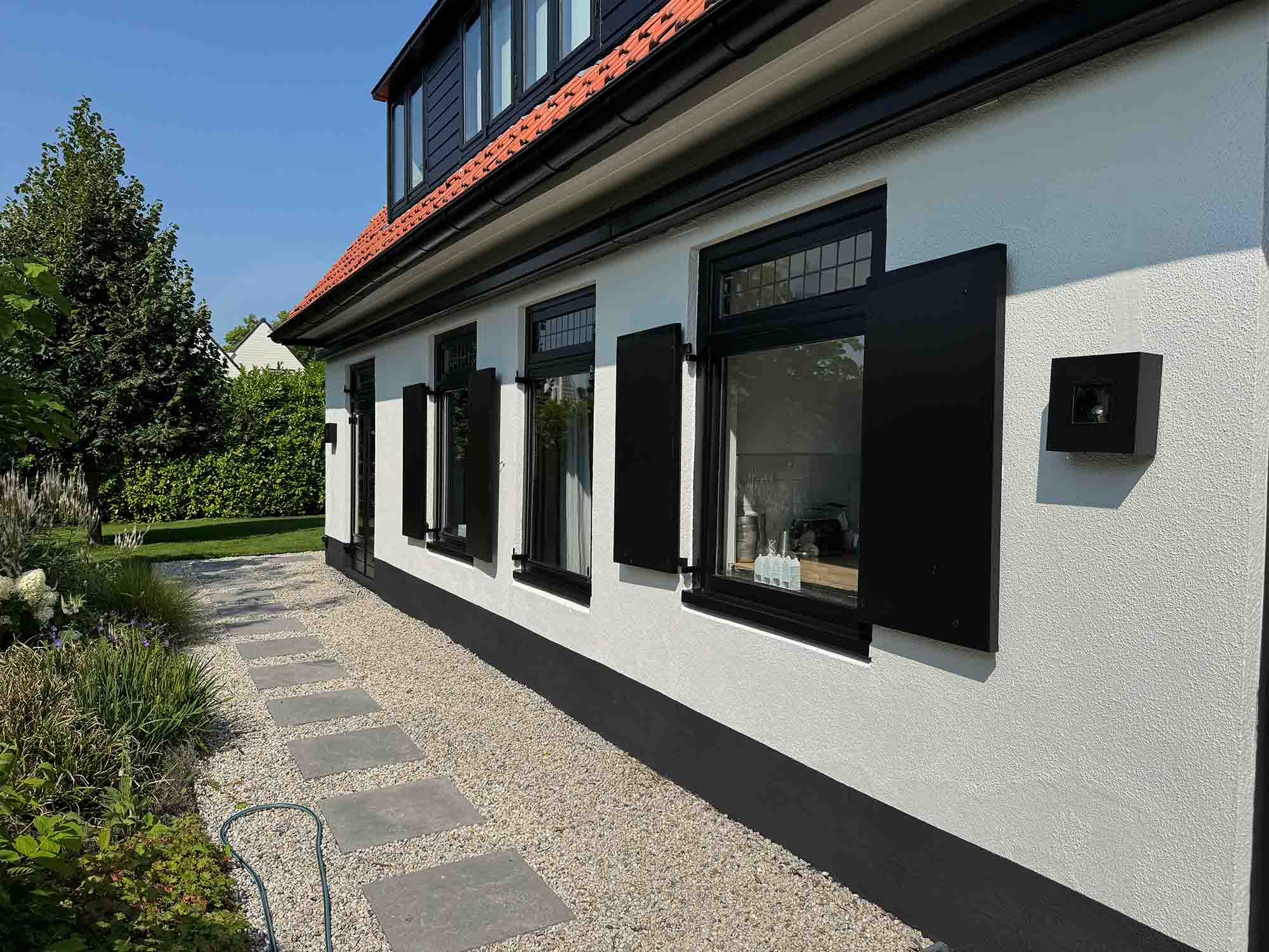 Gevel gespoten en buitenschilderwerk woonhuis in Breukeleveen