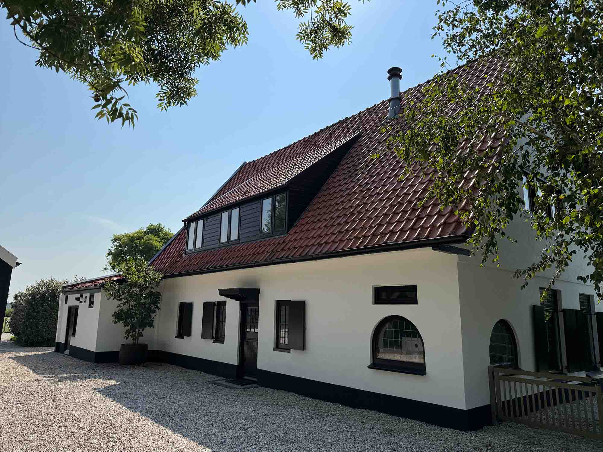 Gevel gespoten en buitenschilderwerk woonhuis in Breukeleveen
