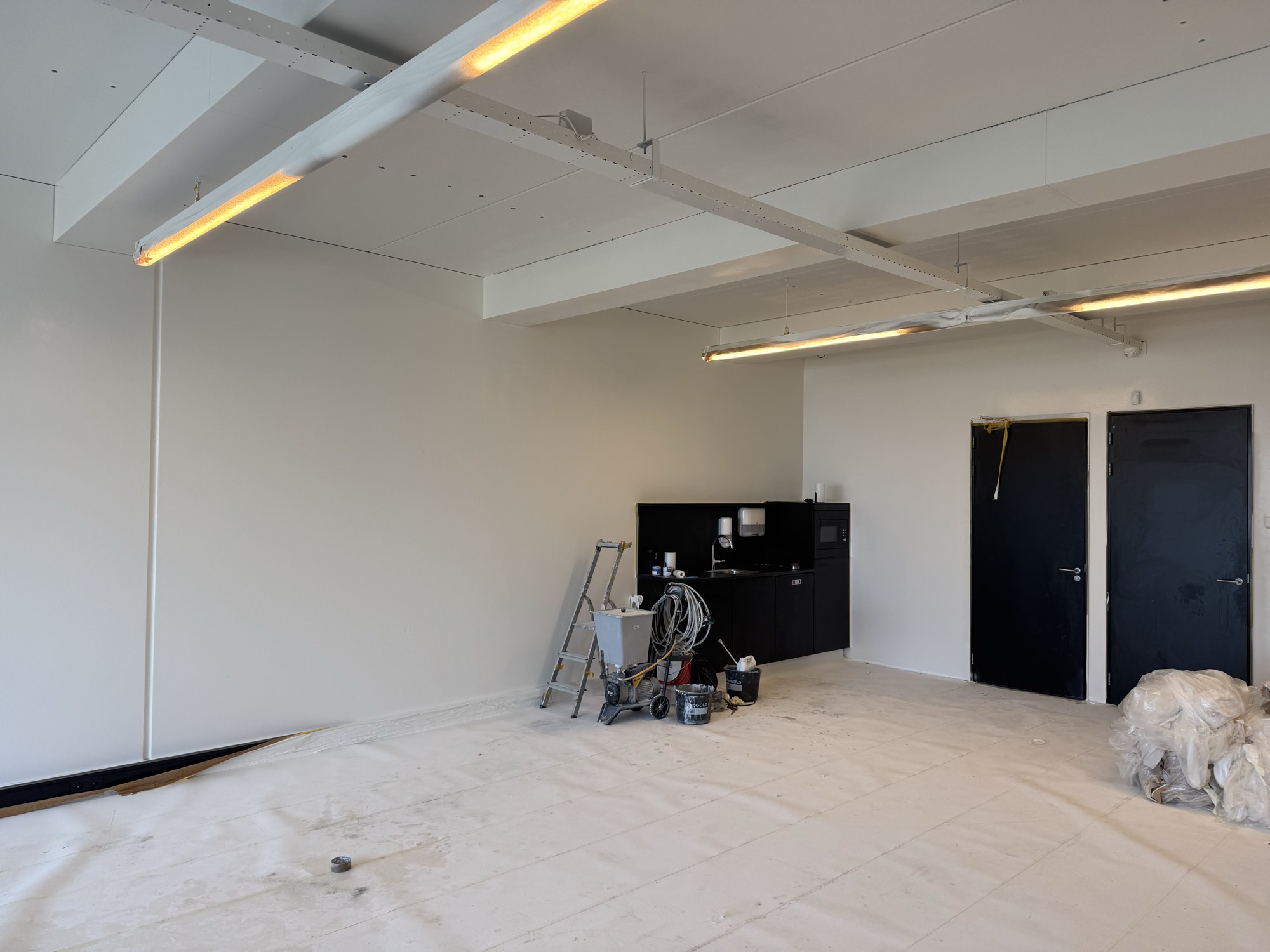 Wanden, plafonds en vloercoating in boutique Olivia & Kate in Haarlem