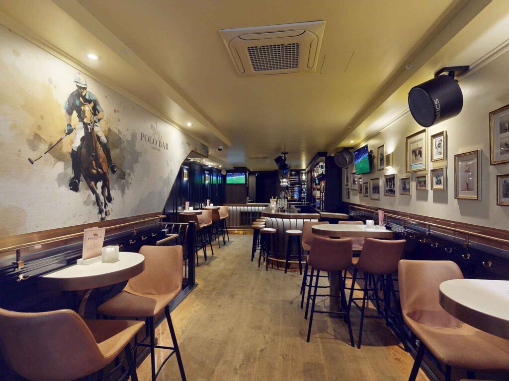 Lakwerk gespoten in de Polo Bar in Haarlem